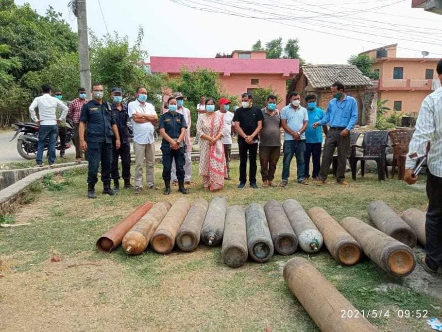 कैलाली प्रहरीद्वारा ५२ थान अक्सिजन ग्यास सिलिण्डर जफत